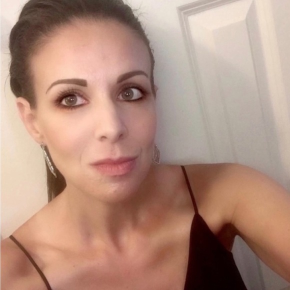 🚨Live Show 2/12 & Giveaway Listing! 🚨 - Picture 7 of 7